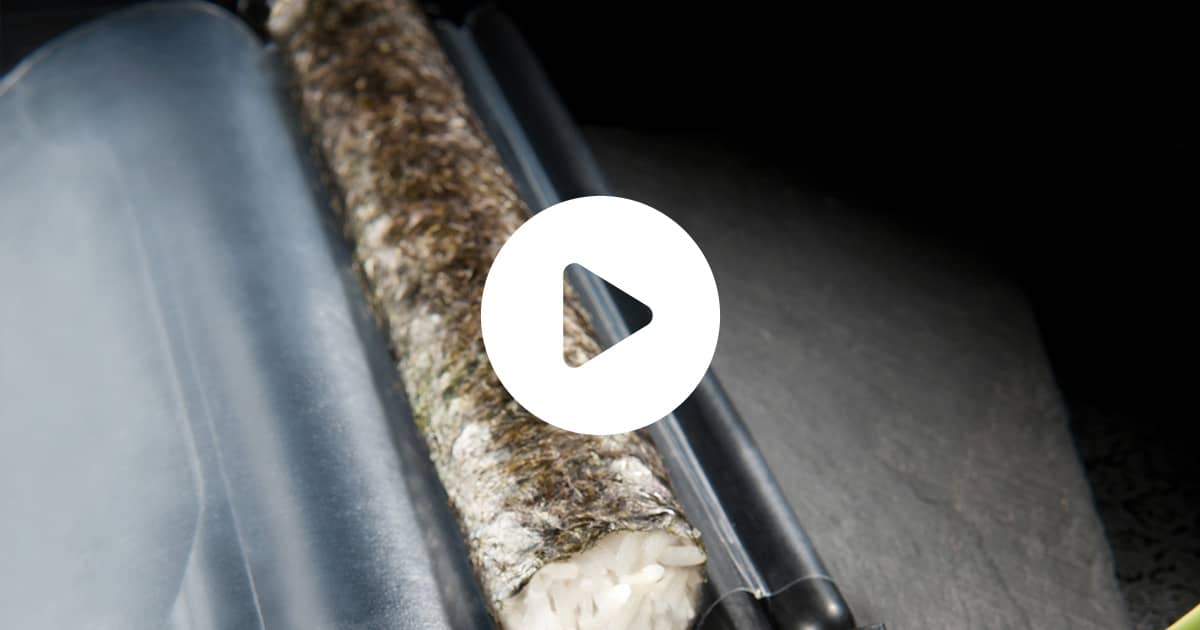 preparación de un rollo estilo samosa en video